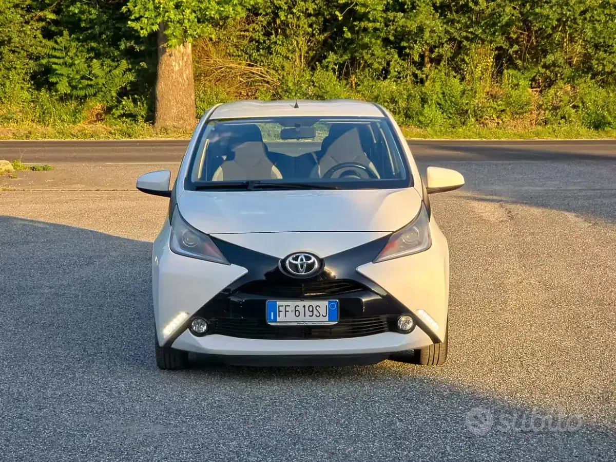 Usata Toyota Aygo X-wave 69 CV (50 kW) 2016 Bianco Utilitaria