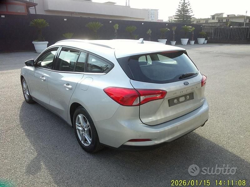 Usata Ford Focus Titanium 120 CV (88 kW) 2020 Grigio chiaro Station wagon