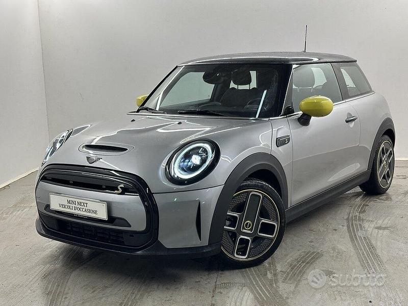 Usata Mini Cooper SE 135 kW (184 CV) 2023 Melting silver iii Utilitaria