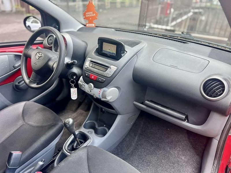Begagnad Toyota Aygo Connect Style 68 HK (50 kW) 2011 Other Halvkombi