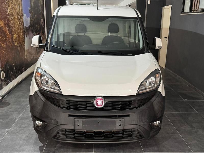 Usata Fiat Doblò Lounge 95 CV (69 kW) 2019 Bianco Monovolume