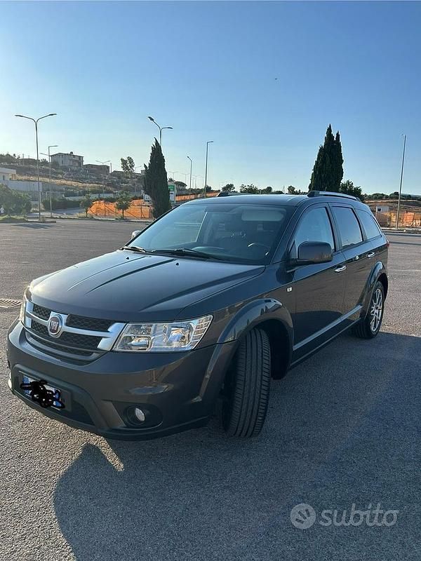 Usata Fiat Freemont 170 CV (125 kW) 2015 Grigio SUV