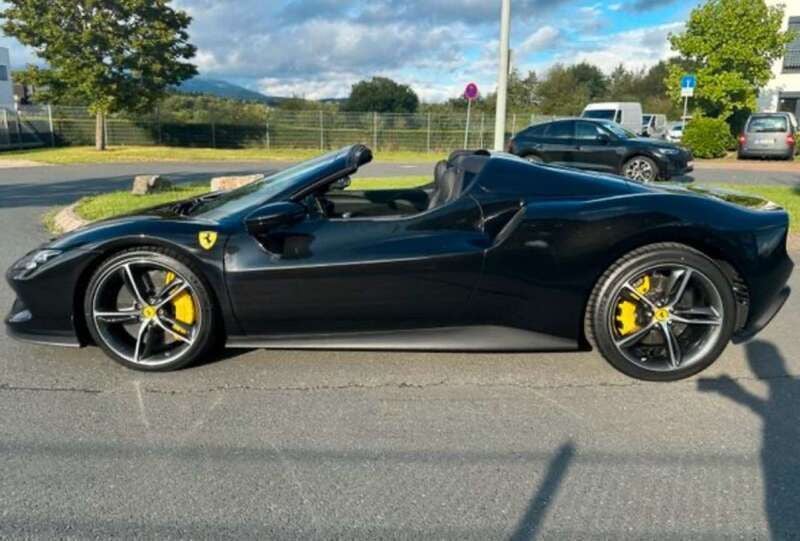 Usata Ferrari 296 663 CV (487 kW) 2024 Nero Cabrio