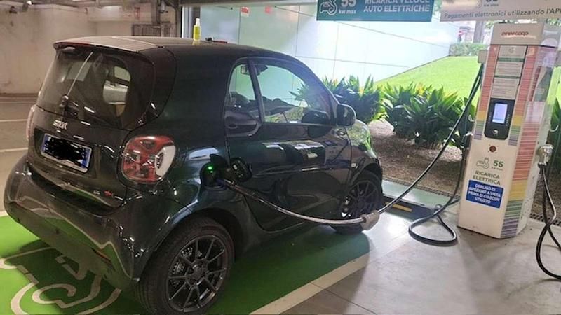 Usata Smart ForTwo Coupé 41 kW (56 CV) 2022 Verde Utilitaria