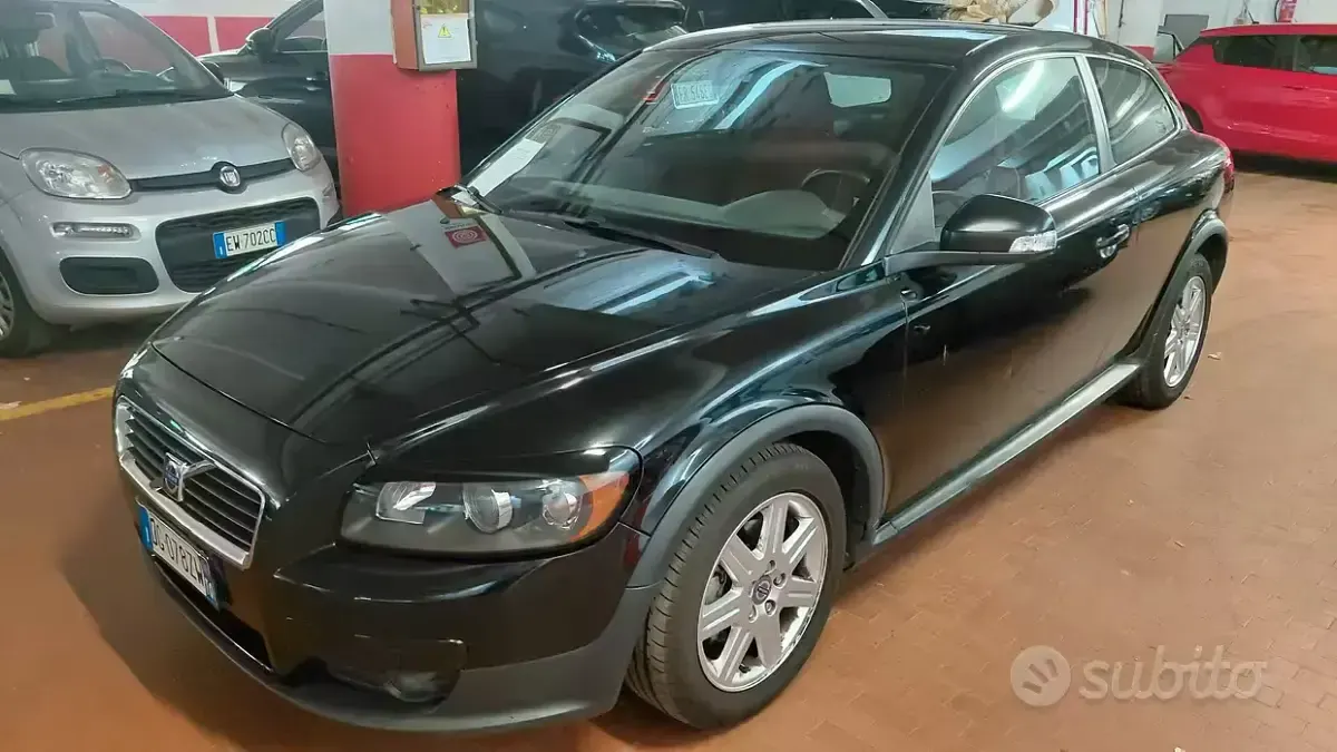 Usata Volvo C30 Kinetic 101 CV (74 kW) 2007 Nero Utilitaria
