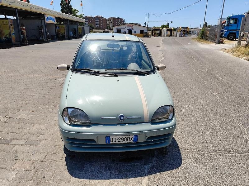 Verde Usata 2007 Fiat 600 Due volumi | 950 € - Immagine 1/4