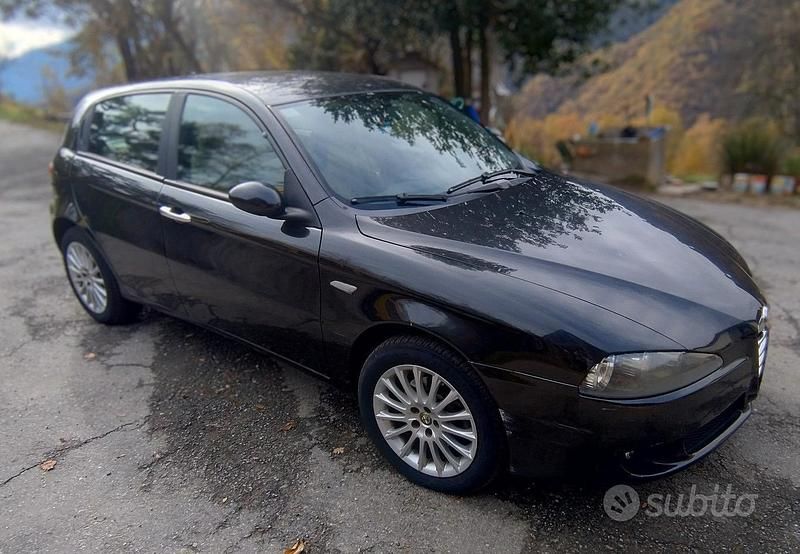 Usata Alfa Romeo 147 Distinctive 120 CV (88 kW) 2005 Nero Utilitaria