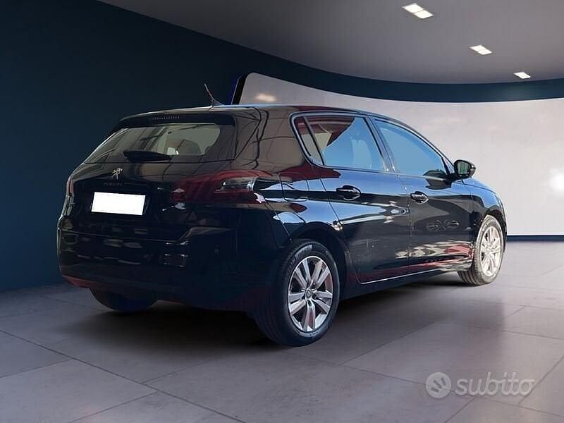 Usata Peugeot 308 Active 102 CV (75 kW) 2020 Nero Berlina