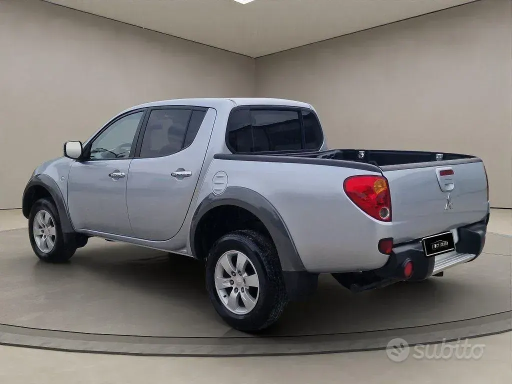 Usata Mitsubishi L200 Invite 136 CV (100 kW) 2007 Grigio Pick-up