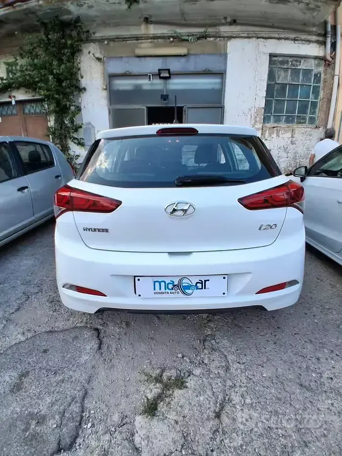 Usata Hyundai i20 GO! 75 CV (55 kW) 2016 Bianco Berlina