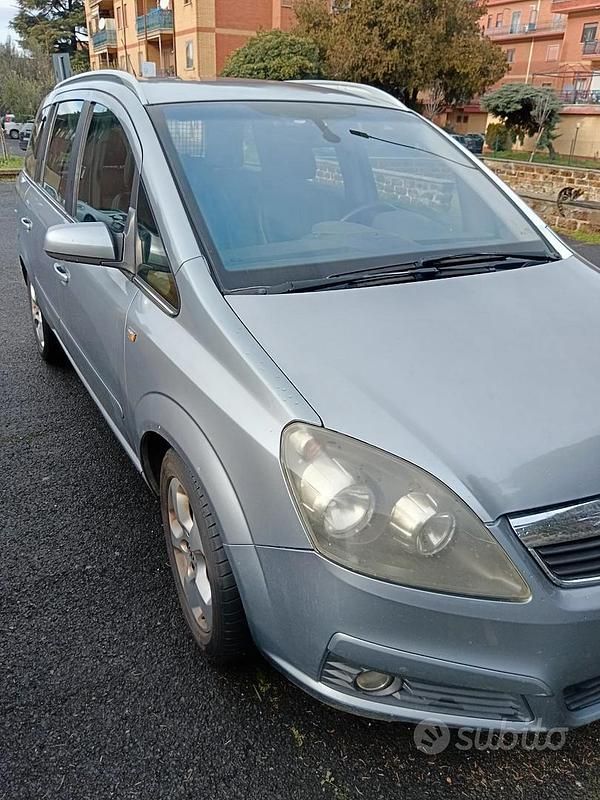 Usata Opel Zafira 101 CV (74 kW) 2006 Grigio Monovolume