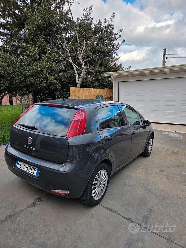 Usata Fiat Punto 69 CV (50 kW) 2017 Grigio Utilitaria