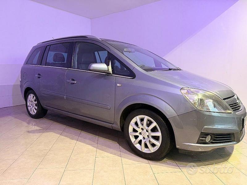 Usata Opel Zafira Cosmo 140 CV (102 kW) 2006 Grigio Monovolume