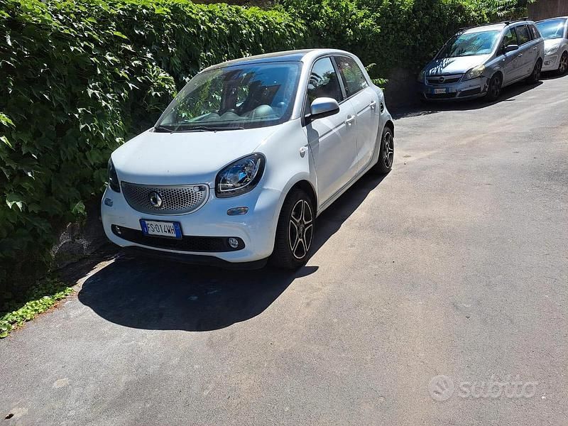 Begagnad Smart ForFour 2018 Vit Halvkombi