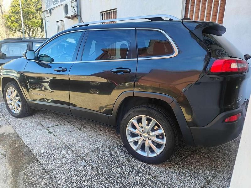 Second-hand Jeep Cherokee Longitude 140 CP (102 kW) 2015 Negru SUV