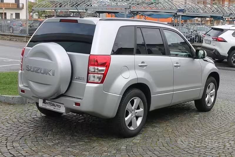 Usata Suzuki Grand Vitara 129 CV (94 kW) 2011 Grigio SUV