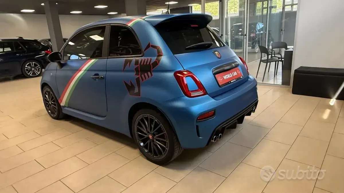 Usata Abarth 695 180 CV (132 kW) 2023 Blu Utilitaria