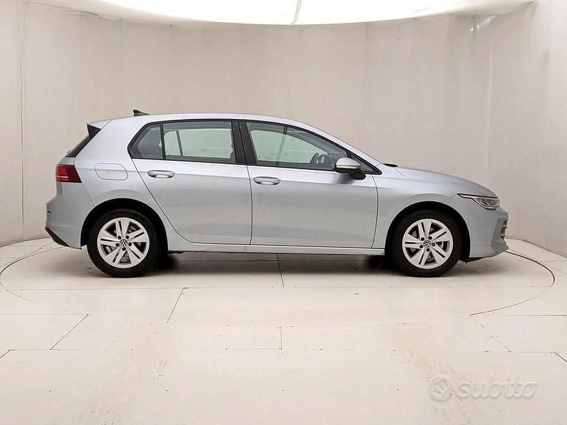 Usata VW Golf VIII Life 116 CV (85 kW) 2025 Grigio Berlina