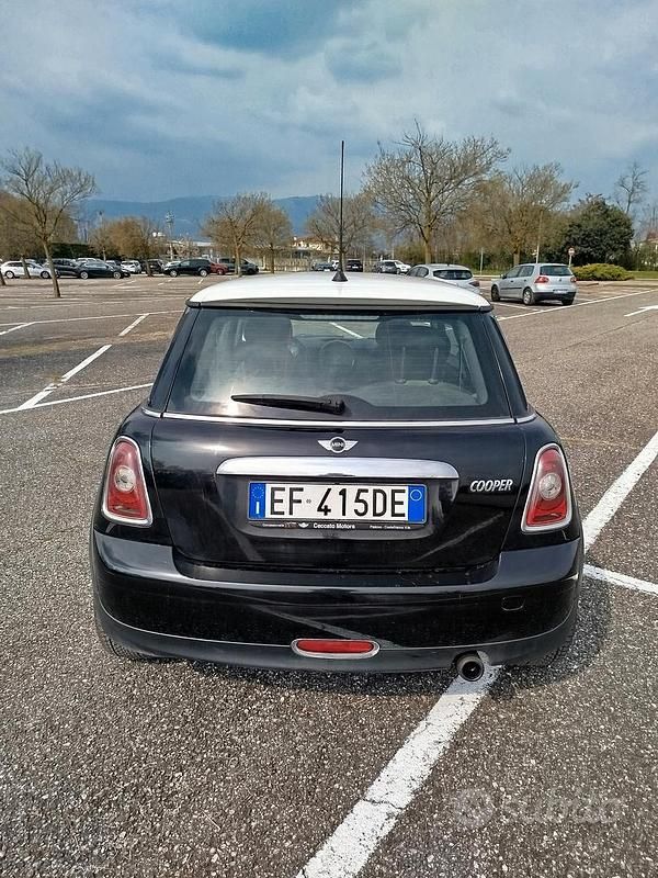 Usata Mini Cooper 122 CV (89 kW) 2010 Nero Utilitaria