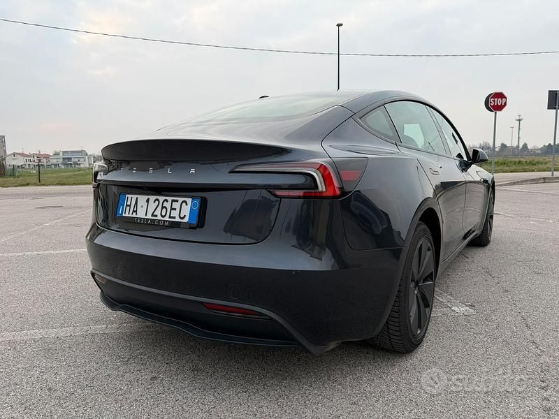 Usata Tesla Model 3 Standard Range 235 kW (320 CV) 2025 Grigio Berlina