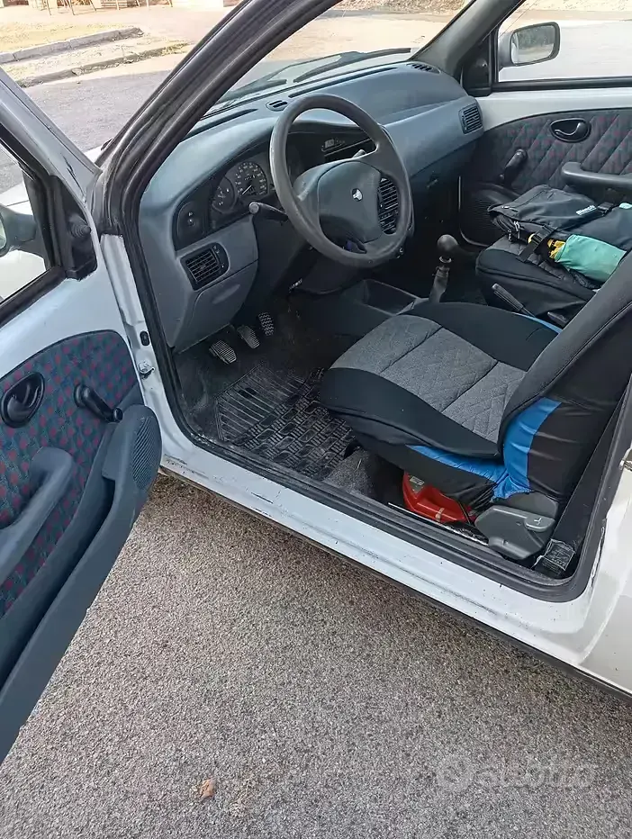 Usata Fiat Strada 69 CV (50 kW) 2000 Bianco Pick-up