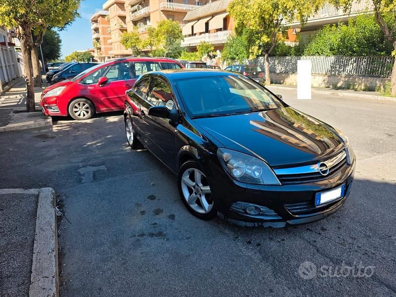 Usata Opel Astra GTC Cosmo 101 CV (74 kW) 2006 Nero Coupé