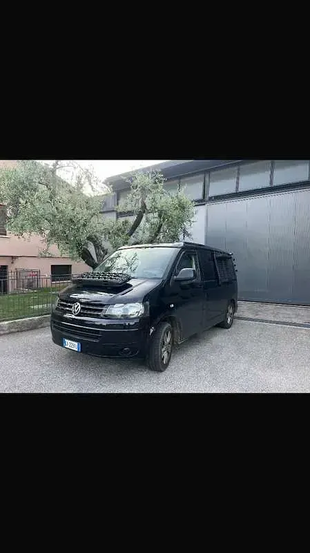 Usata VW California Beach 140 CV (102 kW) 2011 Nero Furgone