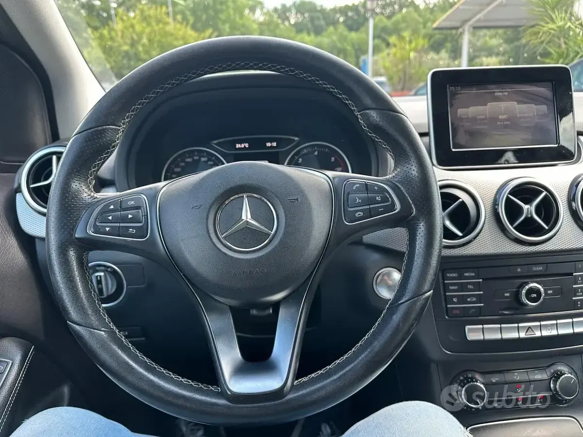Usata Mercedes B180 Premium 109 CV (80 kW) 2017 Grigio Utilitaria