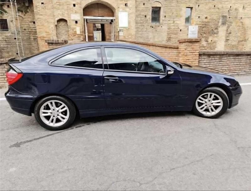 Usata Mercedes C220 143 CV (105 kW) 2002 Coupé