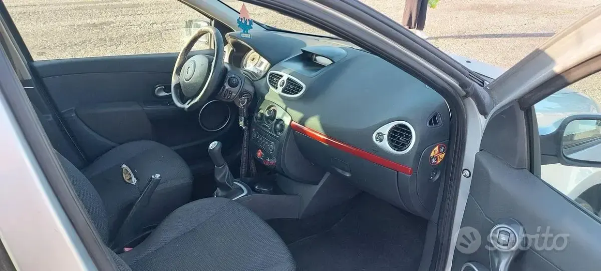 Usata Renault Clio III Rip Curl 75 CV (55 kW) 2008 Grigio Berlina
