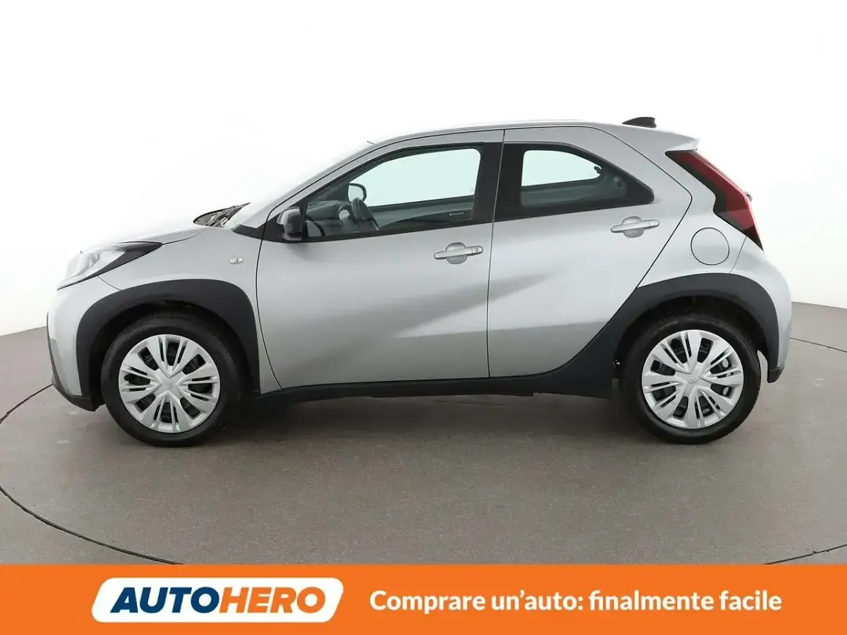 Usata Toyota Aygo X Active 72 CV (52 kW) 2022 Argento SUV