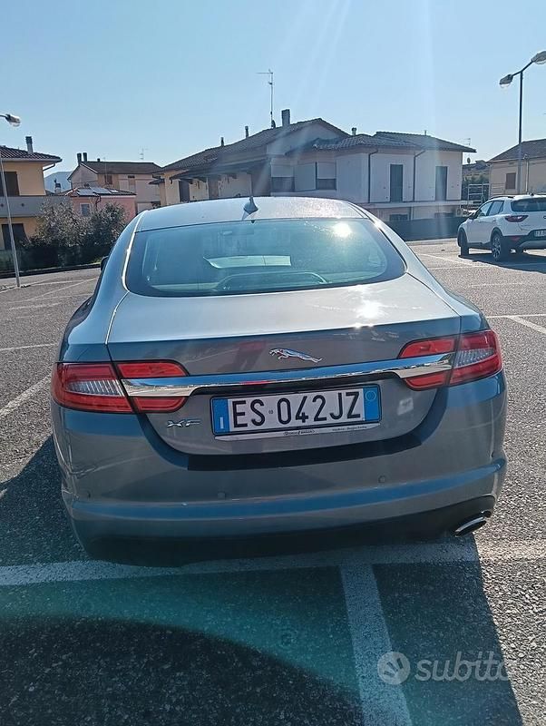Usata Jaguar XF 204 CV (150 kW) 2013 Grigio Berlina