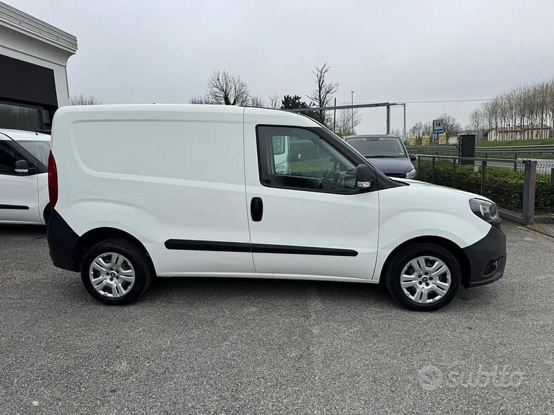Usata Fiat Doblò 105 CV (77 kW) 2019 Bianco Monovolume