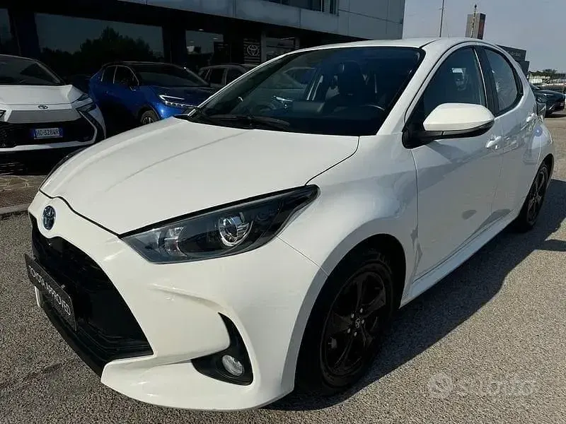 Usata Toyota Yaris Hybrid Active 116 CV (85 kW) 2022 Other Berlina