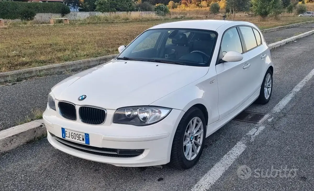 Usata BMW 118 143 CV (105 kW) 2009 Bianco Utilitaria