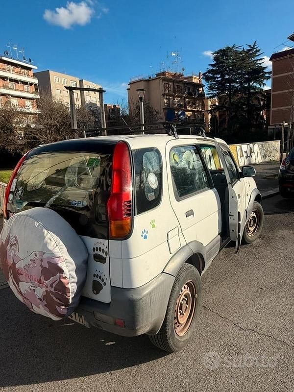 Usata Daihatsu Terios 83 CV (61 kW) 1999 Bianco SUV