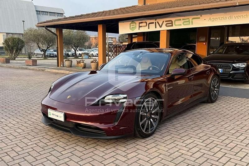Usata Porsche Taycan 119 kW (163 CV) 2021 Rosso Utilitaria
