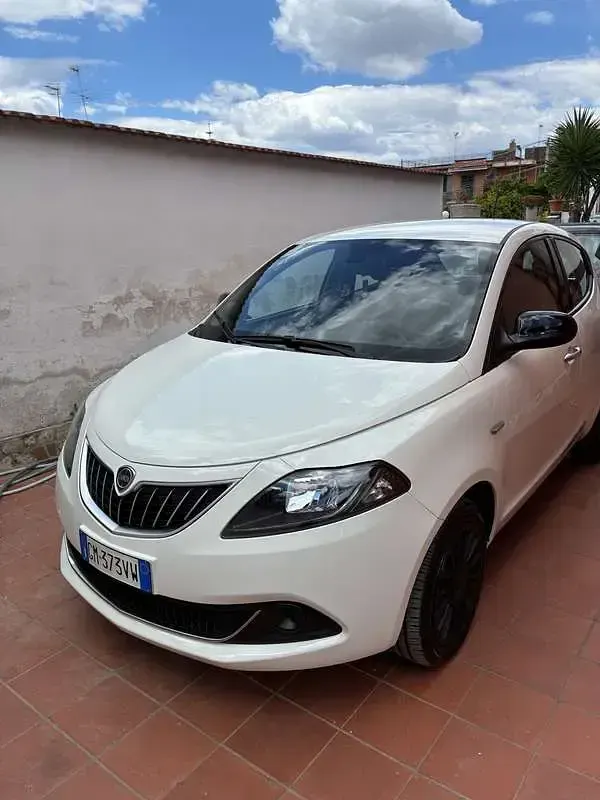Usata Lancia Ypsilon Silver 69 CV (50 kW) 2023 Utilitaria