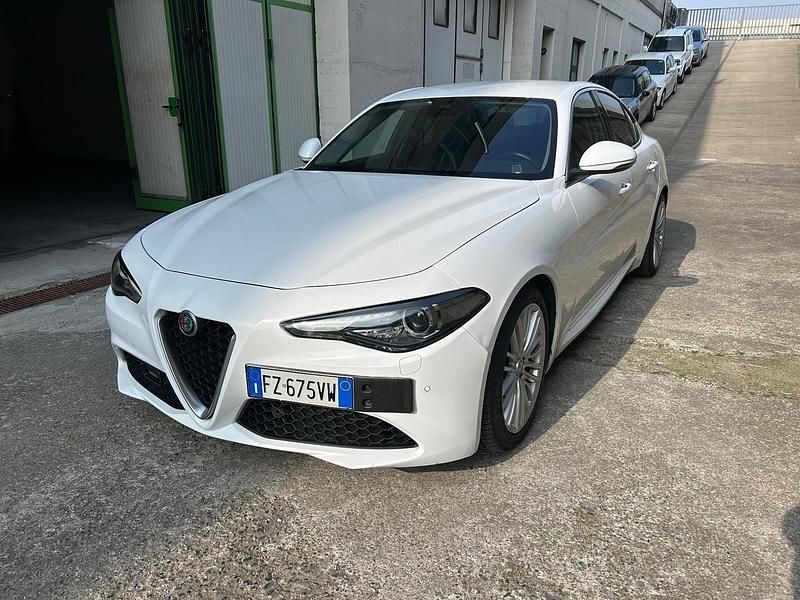 Usata Alfa Romeo Giulia Business 180 CV (132 kW) 2017 Bianco Berlina