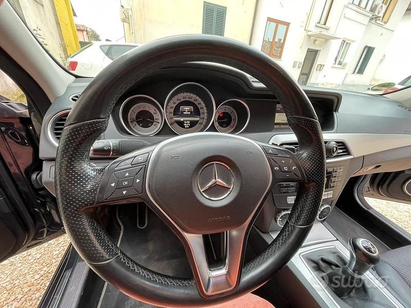 Usata Mercedes C200 Elegance 136 CV (100 kW) 2012 Nero Berlina