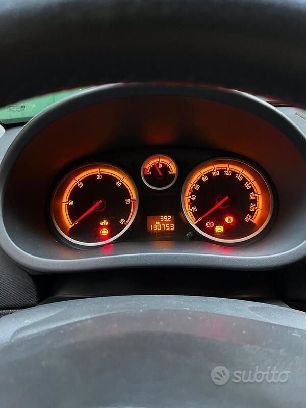 Usata Opel Corsa 2012 Grigio Berlina