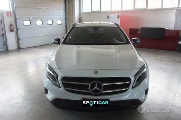 Usata Mercedes GLA200 Executive 136 CV (100 kW) 2017 Bianco SUV