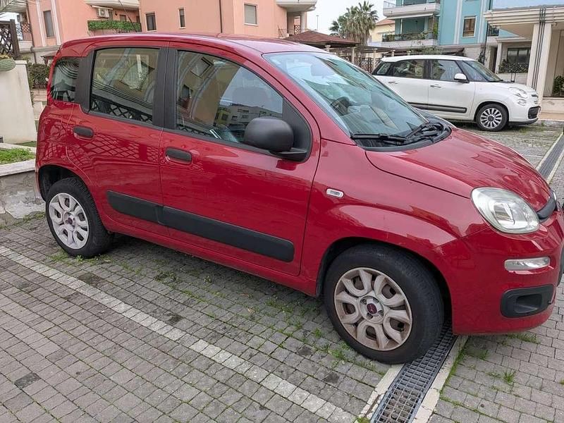 Usata Fiat Panda Lounge 84 CV (61 kW) 2015 Rosso Utilitaria