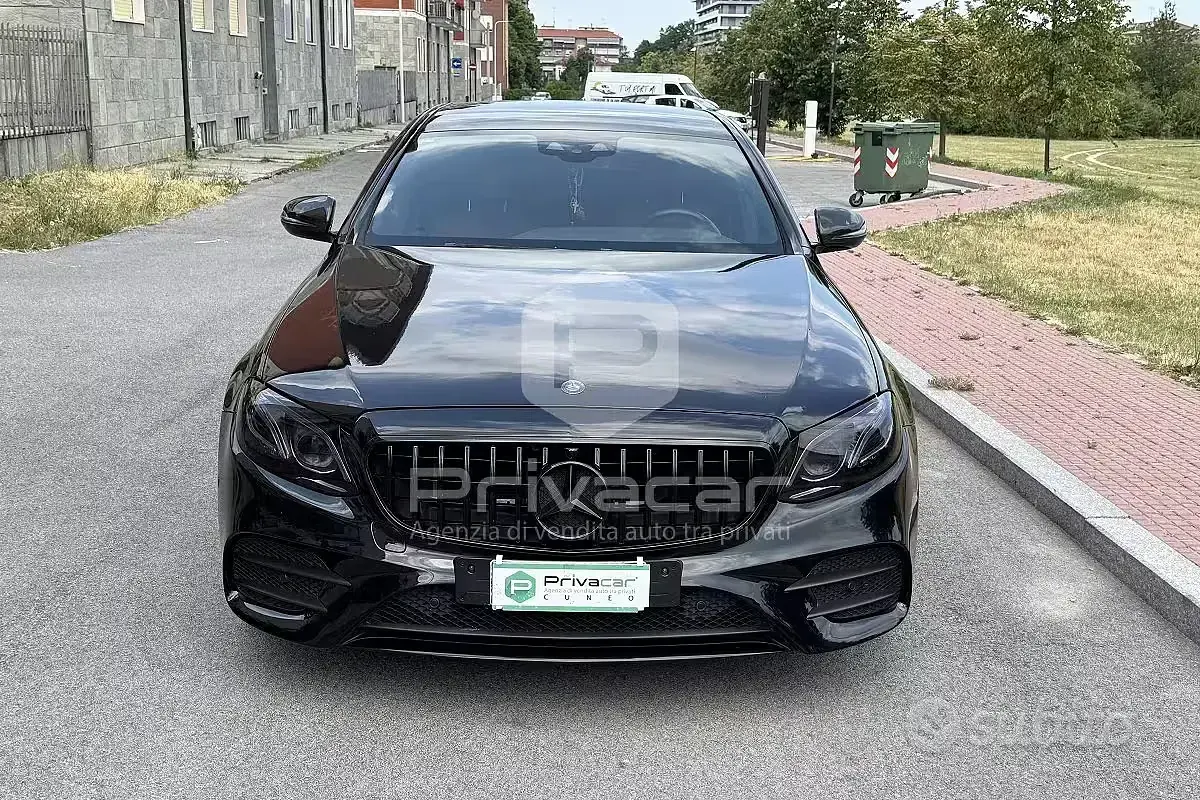 Usata Mercedes E220 AMG line 194 CV (142 kW) 2016 Nero Berlina