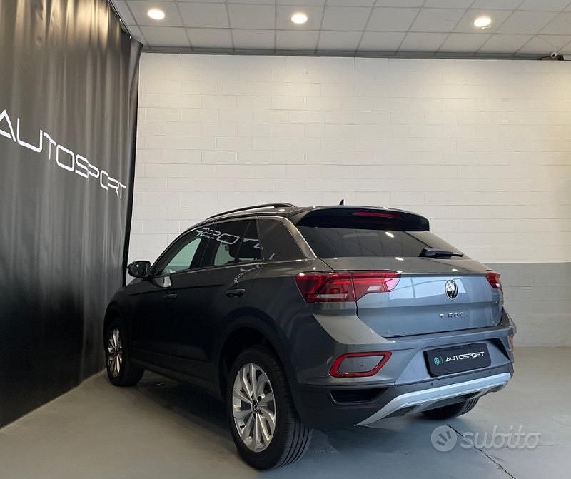 Usata VW T-Roc Life 110 CV (80 kW) 2023 Grigio SUV