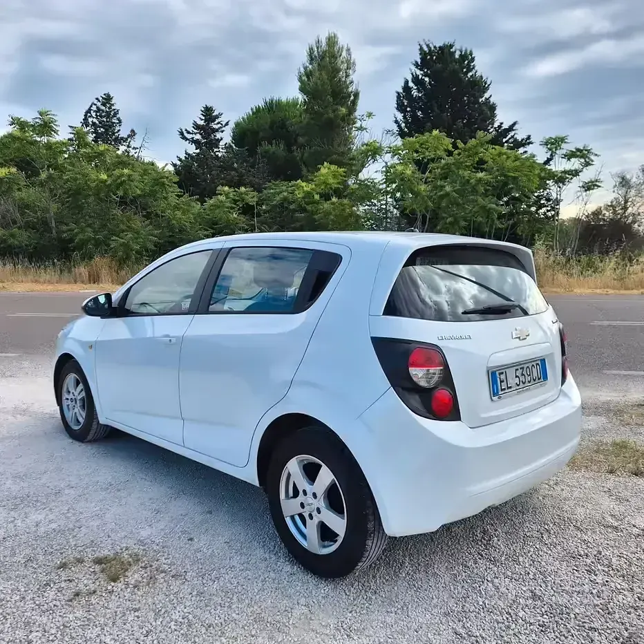 Usata Chevrolet Aveo LT 75 CV (55 kW) 2011 Bianco Berlina