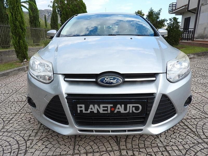 Usata Ford Focus 95 CV (69 kW) 2013 Grigio Station wagon