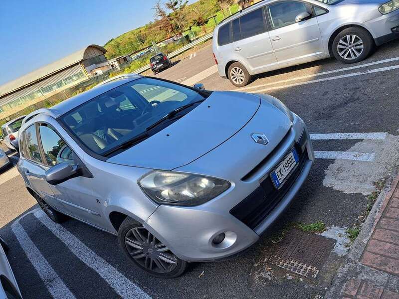 Usata 2011 Renault Clio GrandTour Dynamique Station wagon | 2700 € (Buon prezzo) - Immagine 1/4