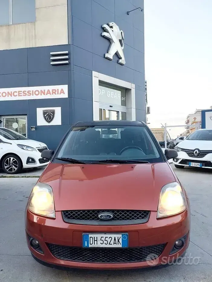 Usata Ford Fiesta 68 CV (50 kW) 2007 Rosso Utilitaria