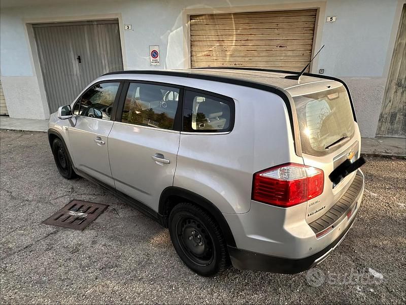 Grigio Usata 2011 Chevrolet Orlando Monovolume | 5500 € (Buon prezzo) - Immagine 1/4